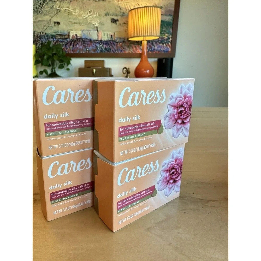 Lot Of 4 Caress Daily Silk Floral Oil Essence Silky Soft Skin Bar Soap *3.75 oz.